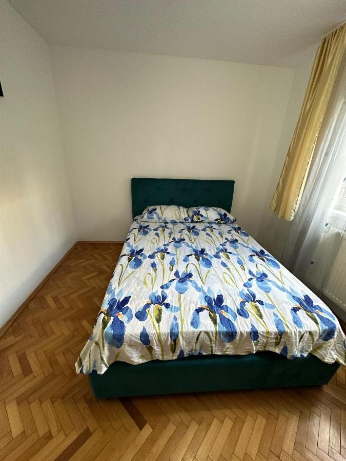 Appartamento Apartament Untold Turda Esterno foto